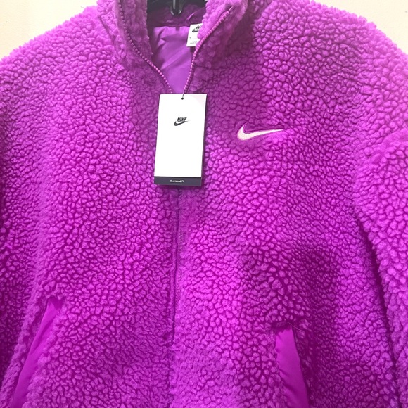 Nike Women’s Oversized Plush Swoosh Jacket - Picture 6 of 15